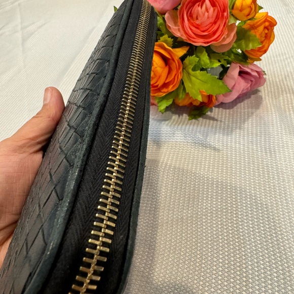 Authentic Bottega Veneta zippy wallet - Picture 5 of 14